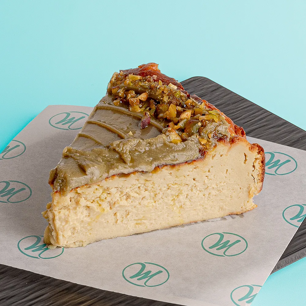 Porción tarta queso y pistacho